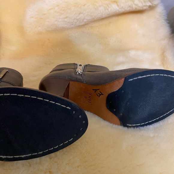 Boots - Picture 4 of 6